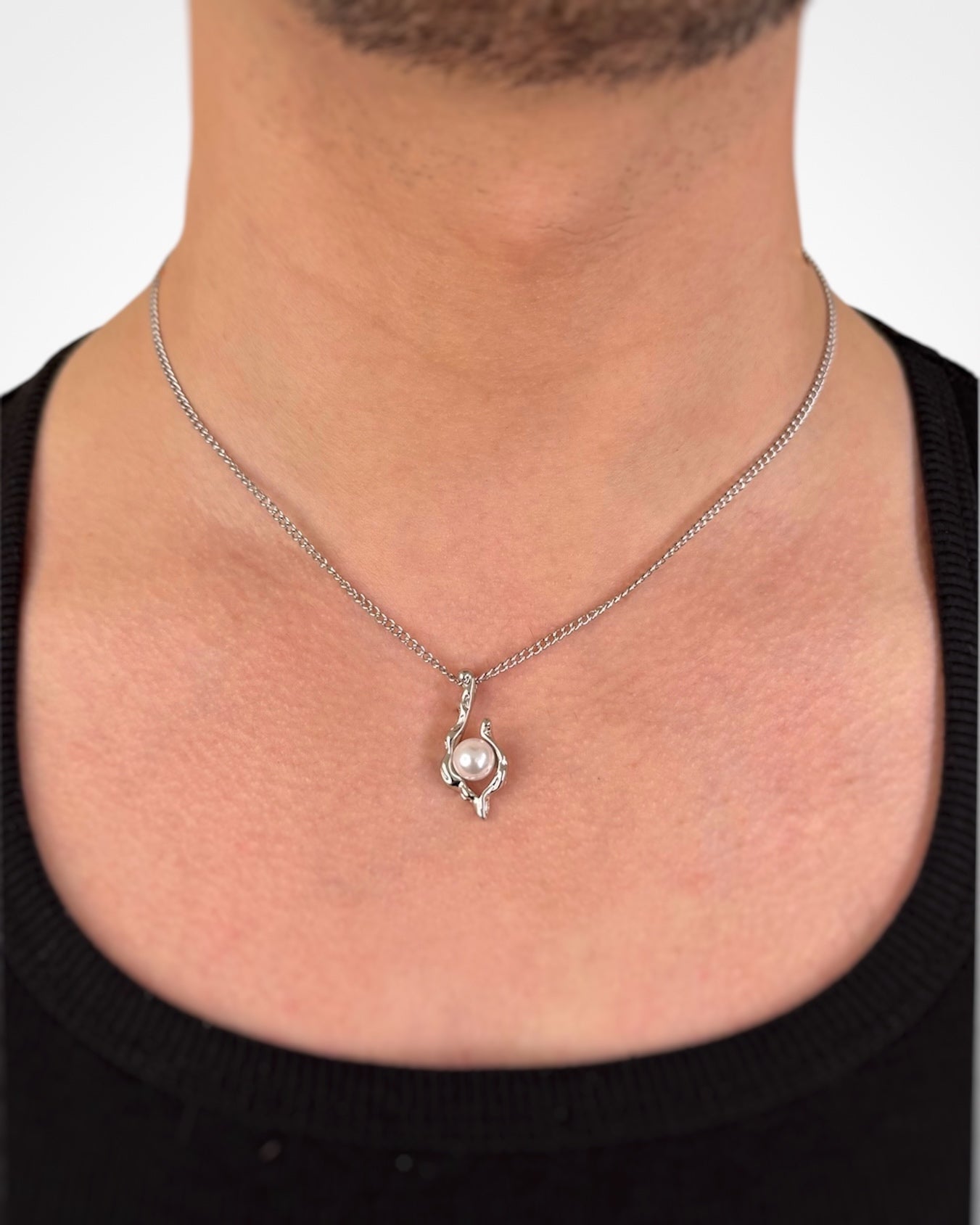 PEARL ASYMMETRICAL PENDANT NECKLACE