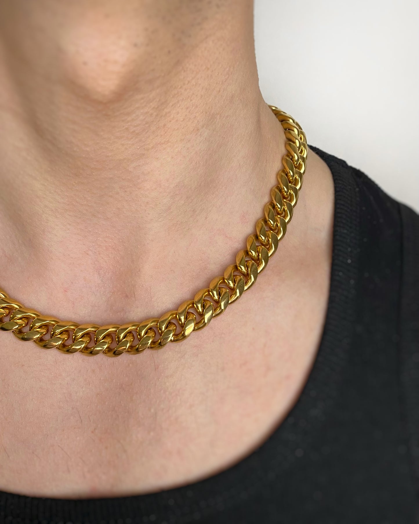 THICK CUBAN GOLD CHAIN NECKLACE