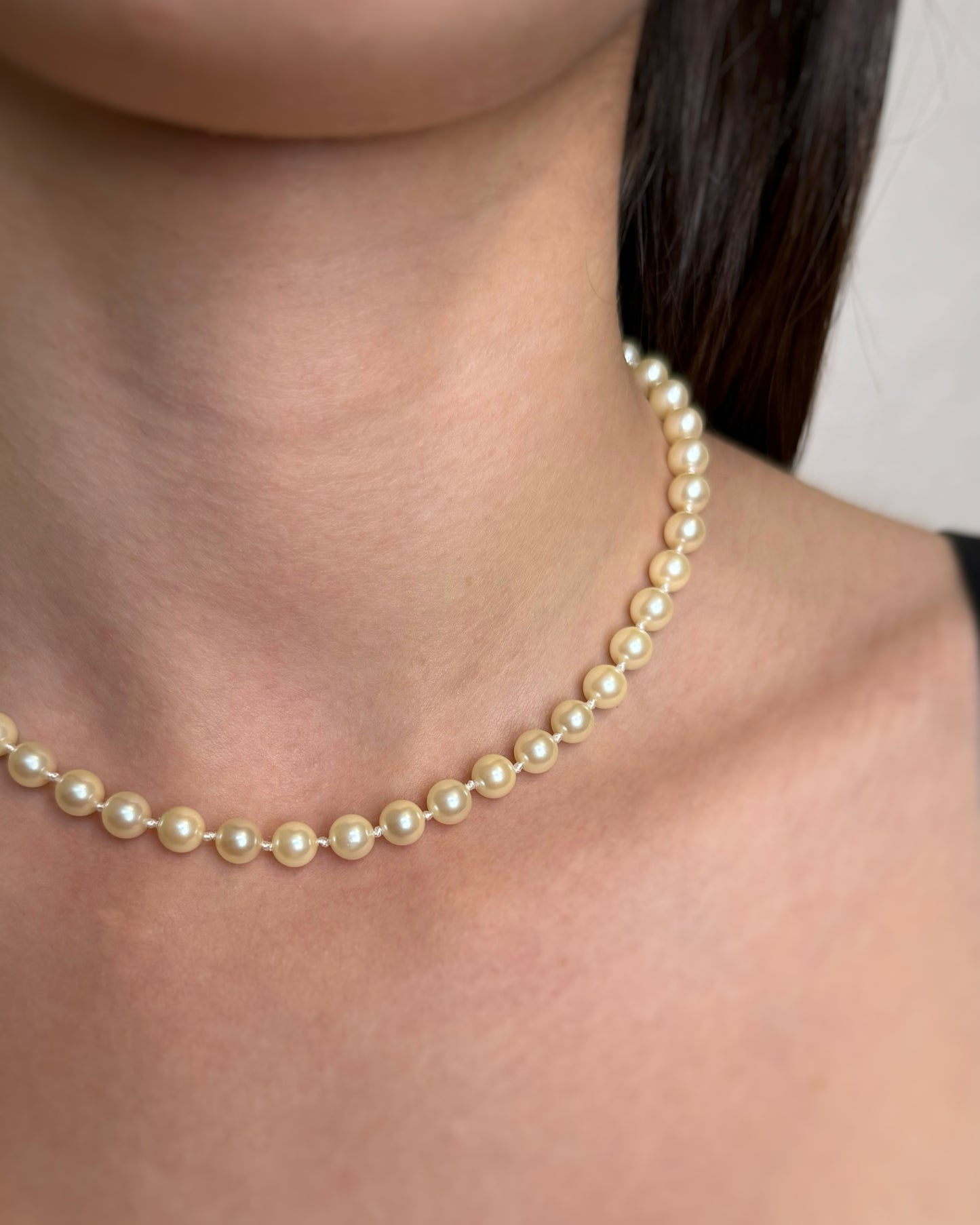 BEIGE PEARL NECKLACE