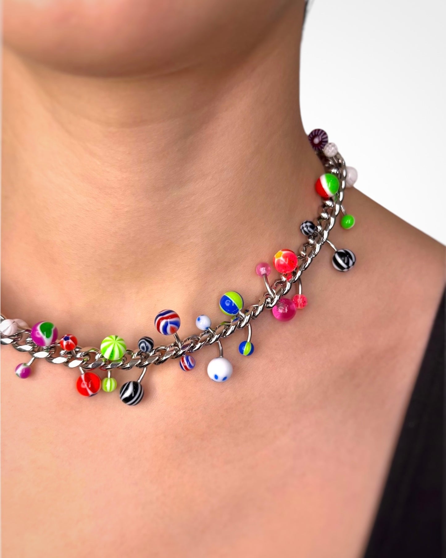 BARBELL RESIN CHAIN NECKLACE
