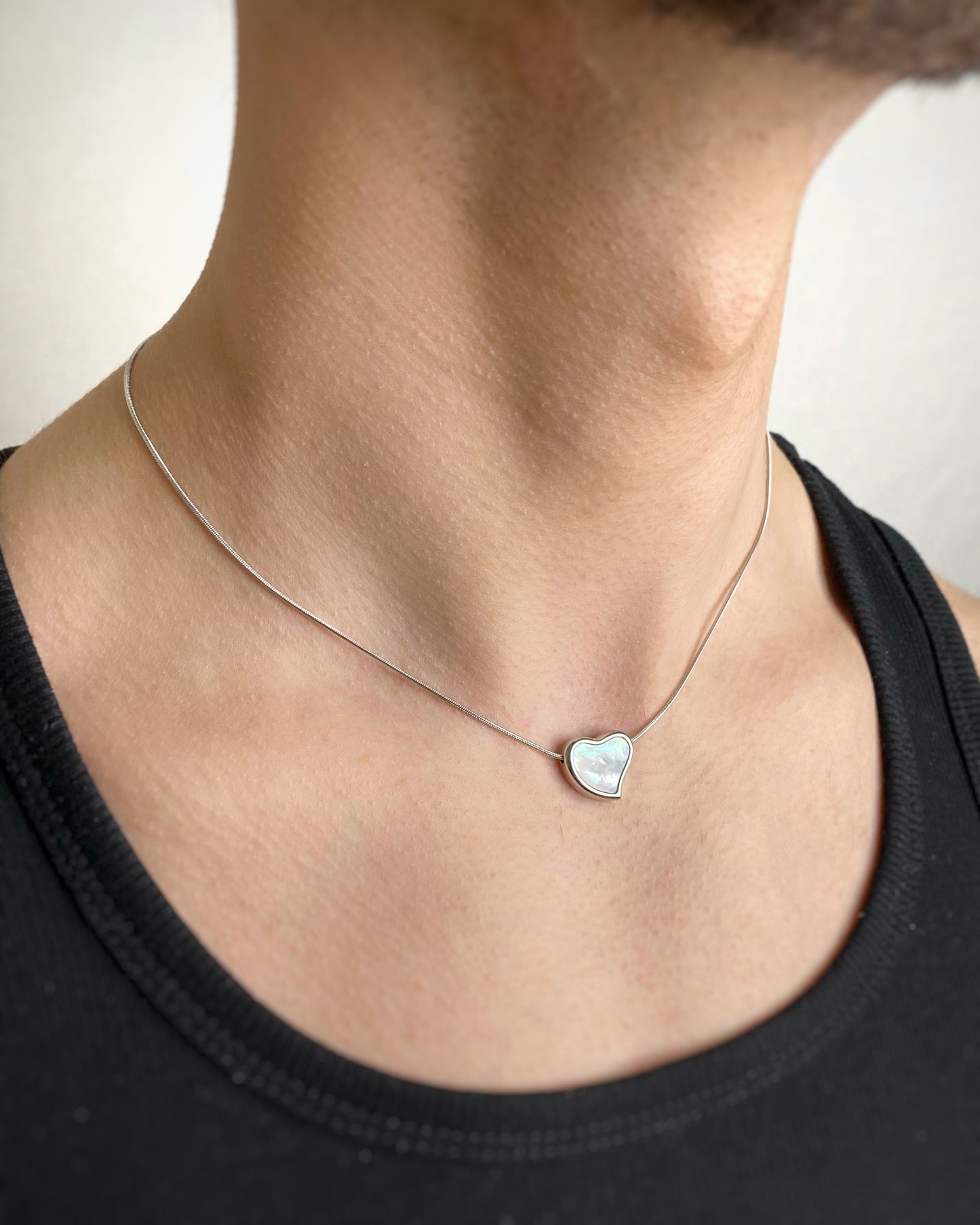 HEART MOTHER-OF-PEARL PENDANT NECKLACE