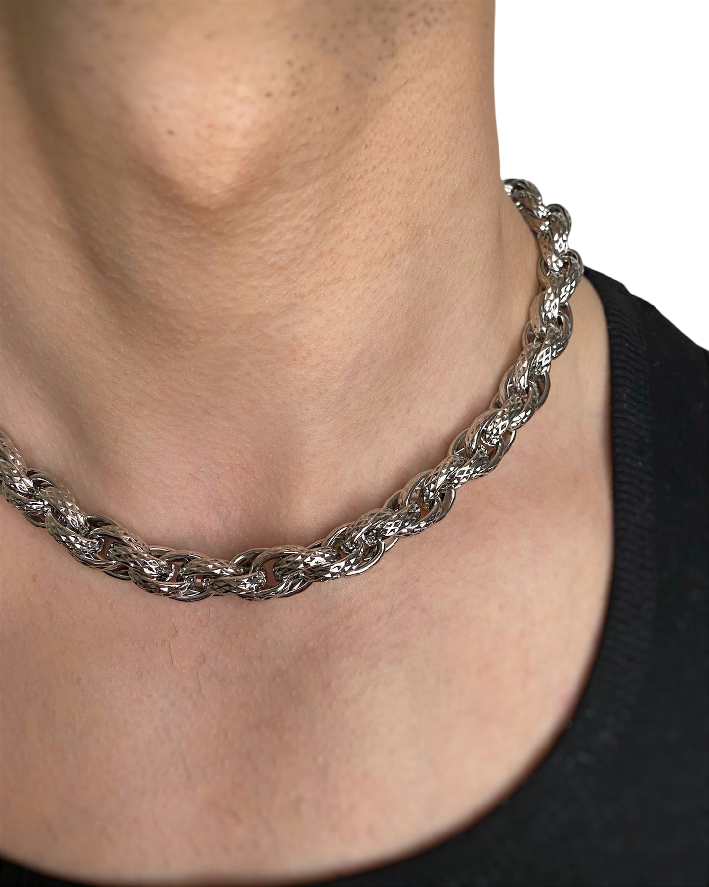 CHUNKY CHAIN NECKLACE