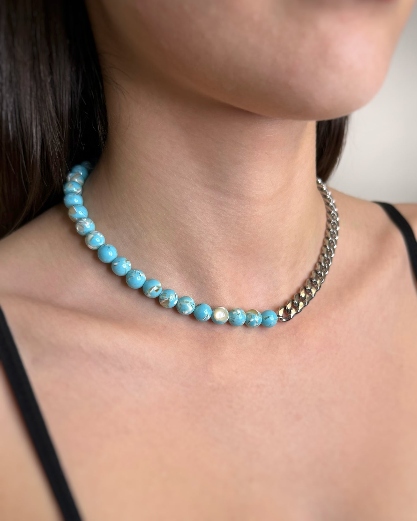 TURQUOISE SHELL STONE & CHAIN NECKLACE
