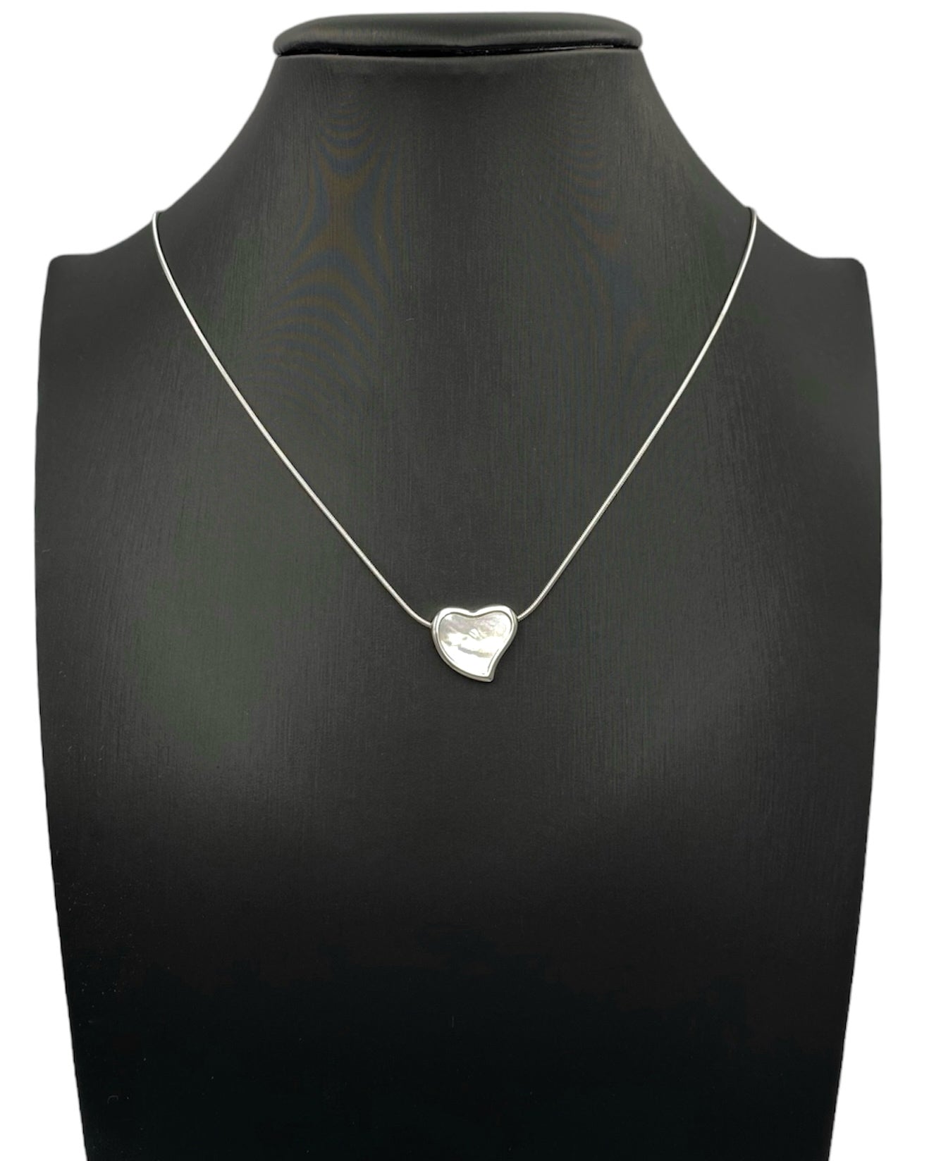 HEART MOTHER-OF-PEARL PENDANT NECKLACE