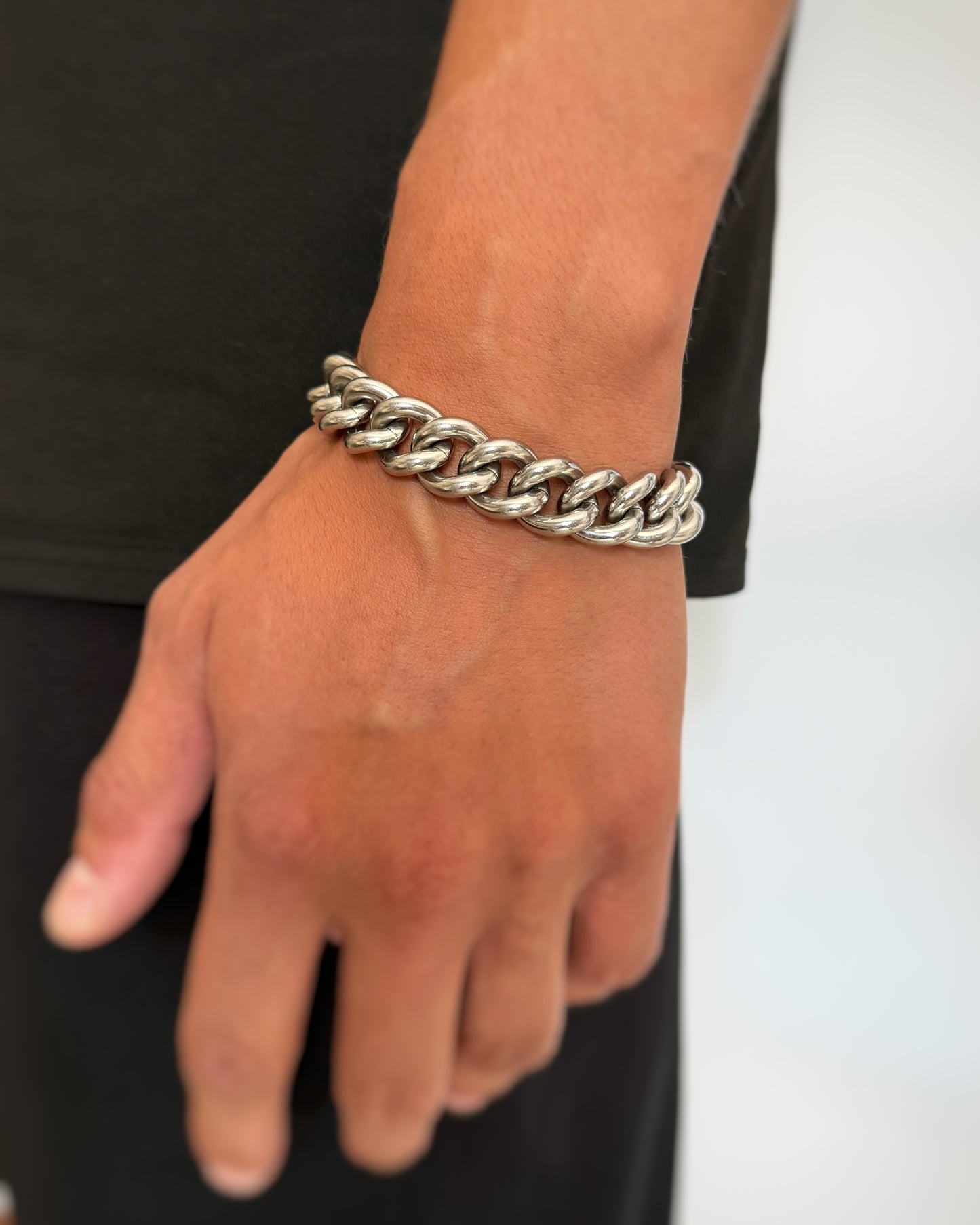 CURB LINK CHAIN BRACELET