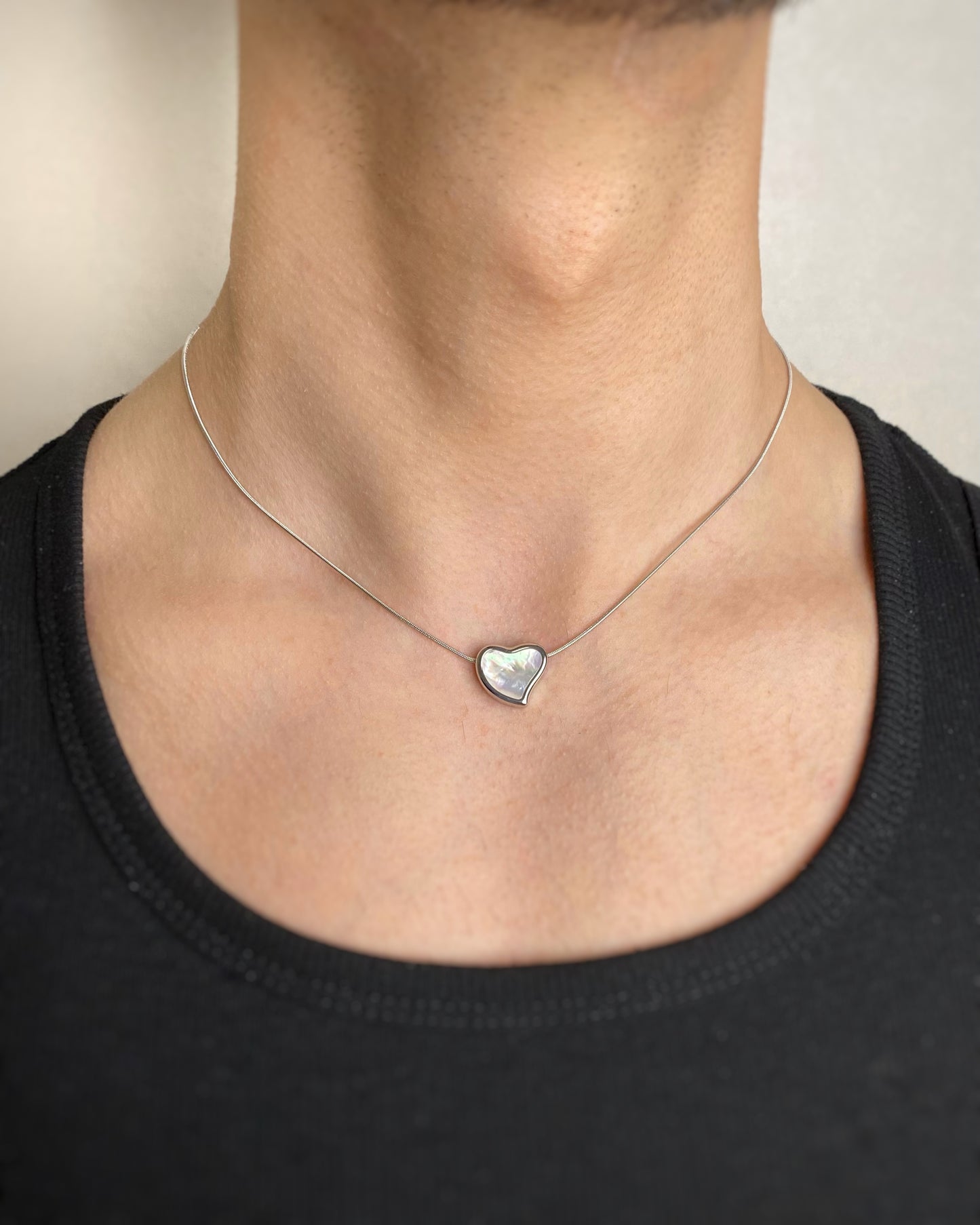 HEART MOTHER-OF-PEARL PENDANT NECKLACE