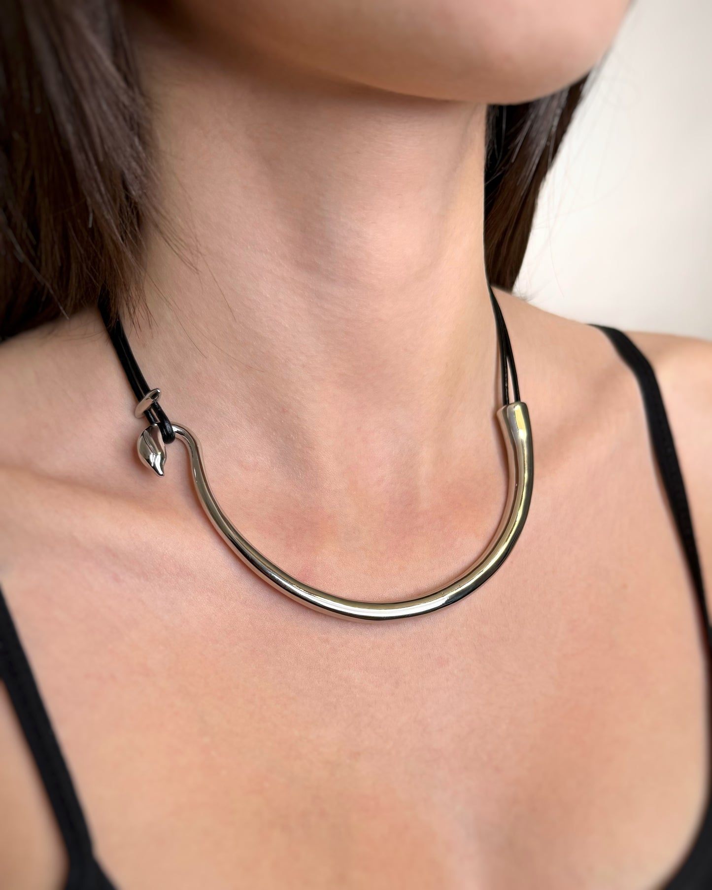 SWAN CHOKER NECKLACE