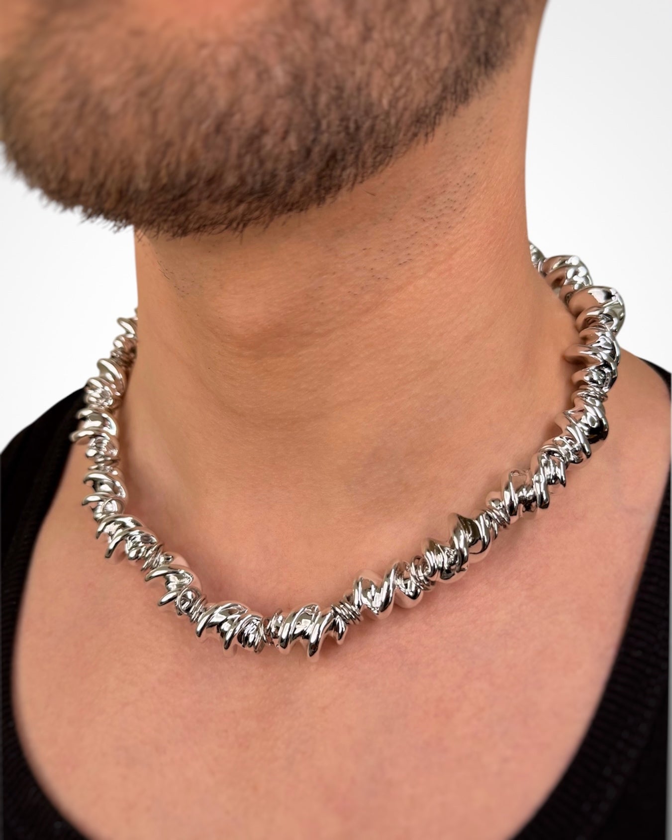 TWISTY RESIN BEAD NECKLACE