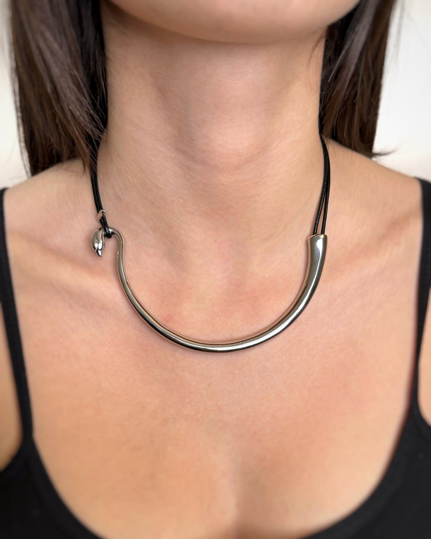 SWAN CHOKER NECKLACE